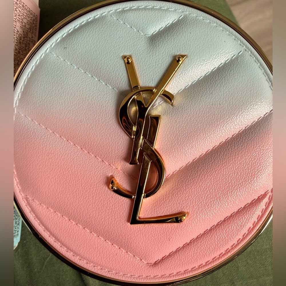 Yves Saint Laurent Touche Éclat Glow-Pact Cushion Foundation - Ivory (B20) - Picture 2 of 2